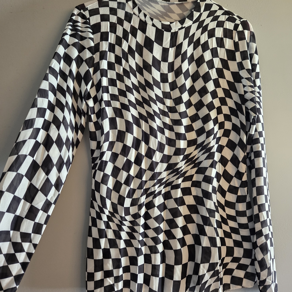 Black and White Checkered Long Sleeve Top